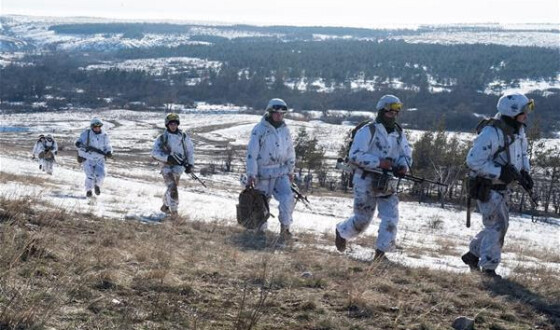 В Чікаґо відкрилася виставка про українську війну “Frontline–Peace Life”