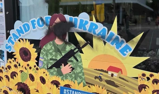 Проросійські вандали пошкодили бізнес кримських татар у Торонто