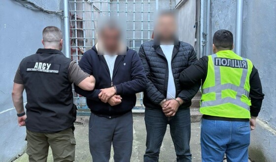 Прикордонники викрили канал незаконного переправлення людей у сховках автобусів