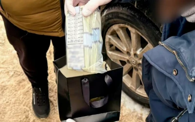 У Києві правоохоронці викрили чоловіків на збуті фальшивих доларів – ДВБ Нацполіції