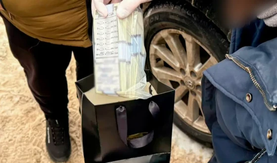 У Києві правоохоронці викрили чоловіків на збуті фальшивих доларів – ДВБ Нацполіції