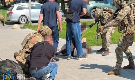 СБУ затримала іноземців, які на замовлення рф підпалили опорну електропідстанцію у Чернівцях