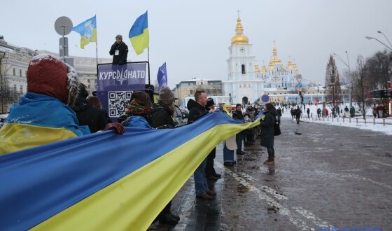 Ланцюг соборності в Києві розгорнув 500 метровий прапор в рамках кампанії #SayYEStoUkraine