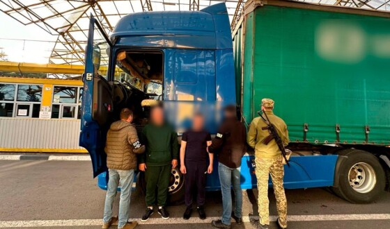 Мешканець Чернігівщини намагався фурою вивезти земляка за кордон