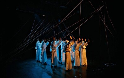 У День Гідності та Свободи в Києві відкрили пам’ятний знак Герою Небесної Сотні та показали виставу «МАЙДАН ІНФЕРНО»