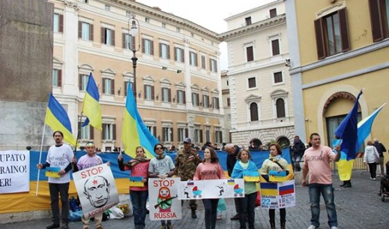 Просвітницька акція українців під італійським парламентом