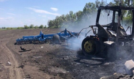 Росія атакувала ракетою трактор, який вів польові роботи