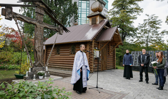 Молитва за Україну та її захисників відбулася на алеї Героїв Небесної Сотні