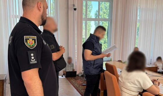 Поліцейські довели причетність однієї з селищних голів Житомирщини до протиправної схеми заробітку