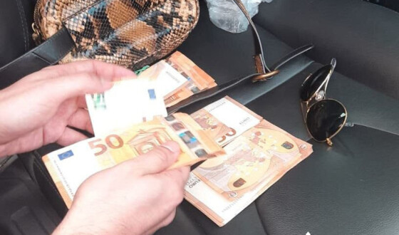 За матеріалами ДБР на Буковині судитимуть працівницю митниці за організацію схеми із нелегального переміщення чоловіків закордон