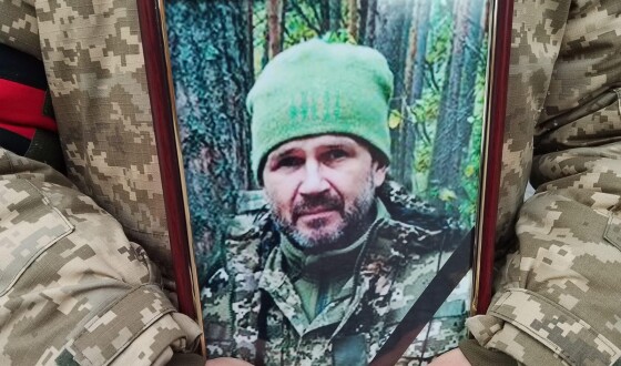 Вчора сумська громада провела в останню путь мужнього воїна Андрія Чухлєба