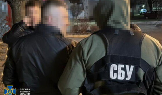 Посадовець Конституційного суду України обіцяв зняття з розшуку в ТЦК за $15000