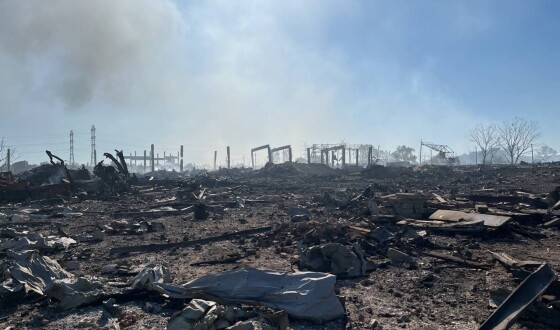 Нова Каховка: фоторепортах після вибухів, що лишилось