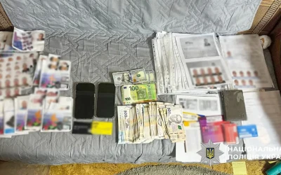 На Буковині правоохоронці заблокували канал продажу фальшивих документів