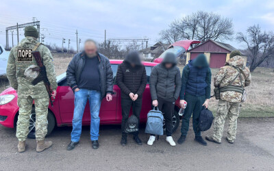 На Одещині прикордонники затримали незаконного перевізника та трьох його «клієнтів»