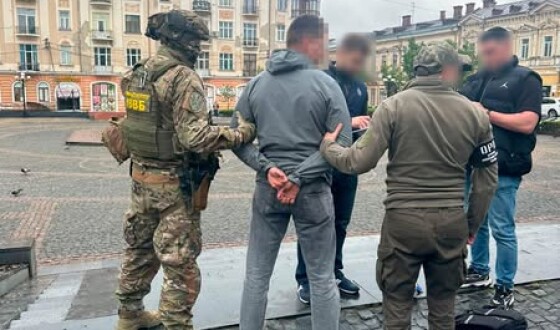 Затримано правоохоронця з Буковини, який організував канал незаконного переправлення військовозобов’язаних до Польщі