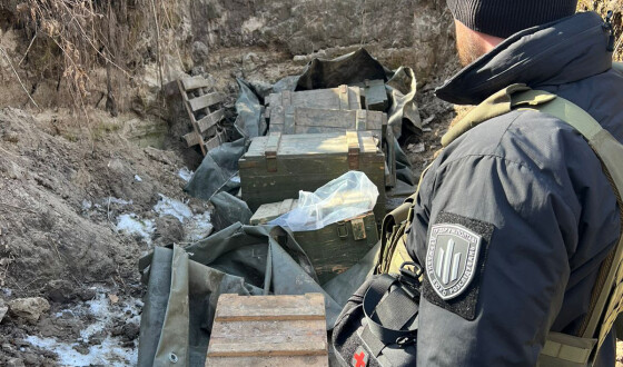 На Сумщині ДБР виявило схрон з боєприпасами військових рф