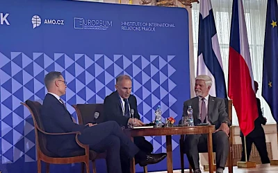 Президенти Стубб і Павел на форумі у Празі адвокатують вступ України до ЄС