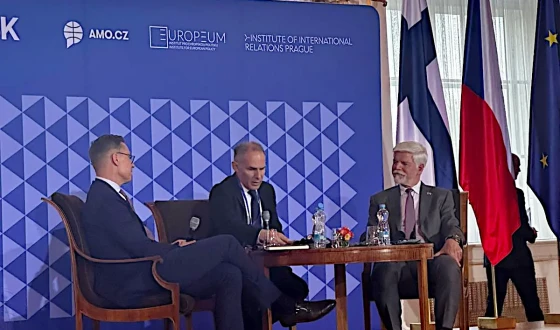 Президенти Стубб і Павел на форумі у Празі адвокатують вступ України до ЄС
