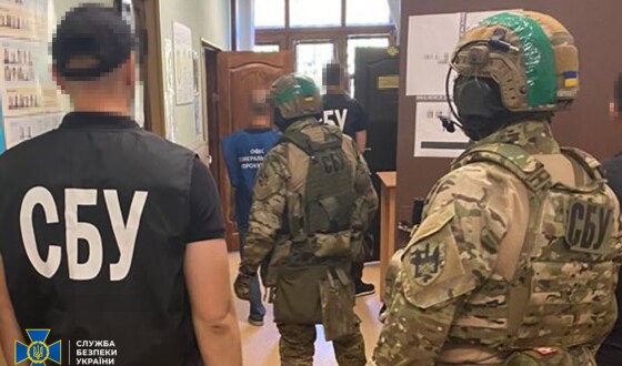 СБУ затримала у Харкові чиновників міграційної служби, які вимагали хабарі за видачу паспортів України