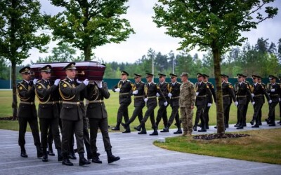 На Національному військовому меморіальному кладовищі вшанували 5 українських воїнів