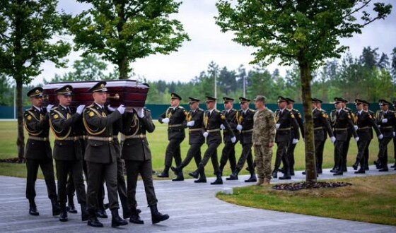 На Національному військовому меморіальному кладовищі вшанували 5 українських воїнів