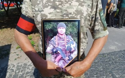 Сьогодні сумська громада попрощалася з Героями Євгеном Крамським та Олександром Голоденком