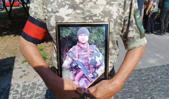 Сьогодні сумська громада попрощалася з Героями Євгеном Крамським та Олександром Голоденком