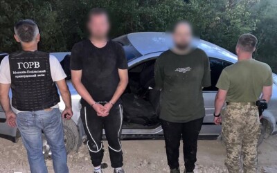 Під час спроби прориву через кордон двоє чоловіків напали на прикордонника