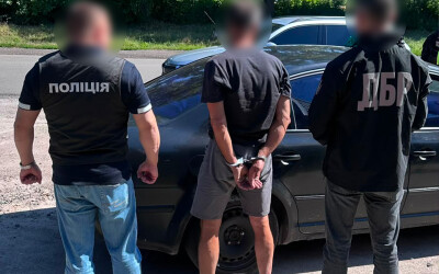 На Київщині поліцейські викрили суддю та посередника, які допомагали отримати відстрочку без законних підстав