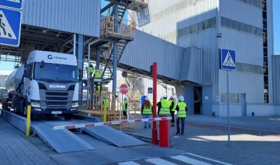 Понад 1500 українок пройшли навчання на водіїв вантажного транспорту в межах програми OnTrack