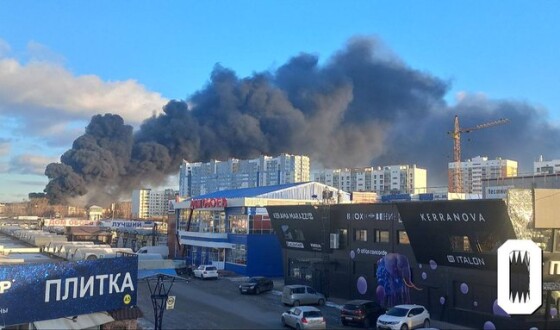 В Єкатеринбурзі (колишній Свердловск) згорів завод з виробництва полістиролу, відео