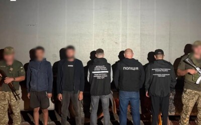 Подвійне дно у вантажівці на виїзд за кордон за $7,5 тисяч