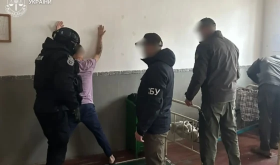 П’ятеро осіб забезпечували виправну колонію наркотичними речовинами