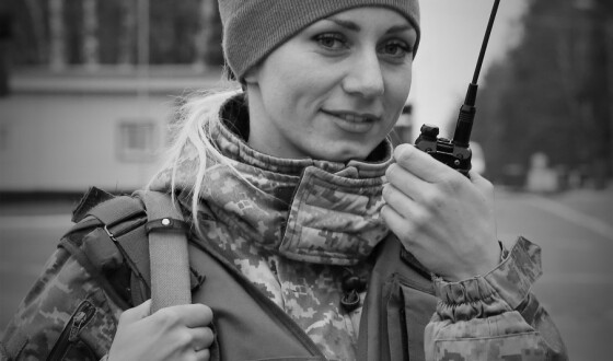На Чернігівщині провели в останню путь прикордонницю, життя якої обірвали російські снаряди