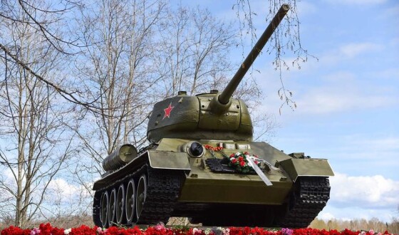 В Естонії чоловіка оштрафували за носіння футболки з написом “СРСР”