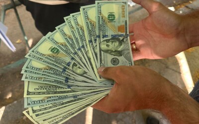 Правоохоронці затримали посадовця Коростенської міськради на хабарі за допомогу у бронюванні від мобілізації