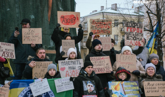 «Свободу захисникам Маріуполя»: у центрі Харкова мітингували рідні полонених — фото