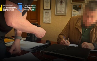 На Львівщині посадовець дорожньої служби спрямовував гроші на ремот доріг – на майданчики