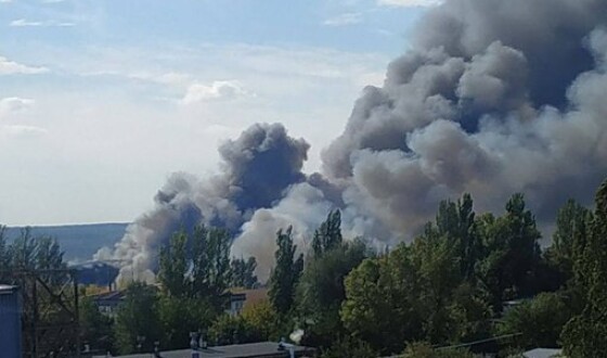 В кіровському районі Донецька горить друкарня, фото, відео
