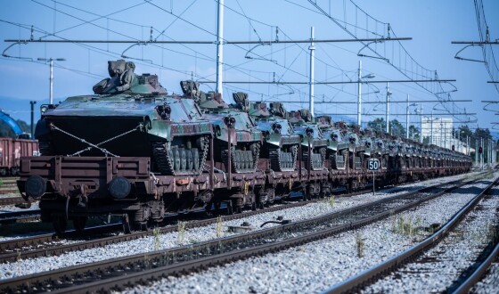 В Україну прибули 35 словенських БМП M80A