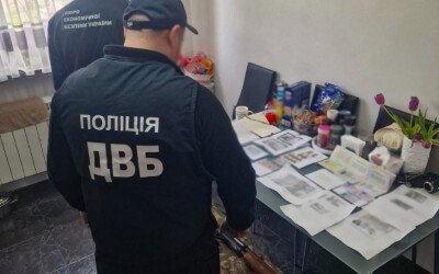 На Буковині оперативники ДВБ Нацполіції знешкодили підпільне виробництво фальшивих документів