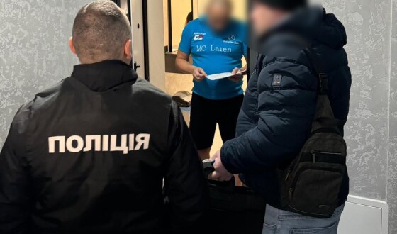 Правоохоронці повідомили про підозру службовцям Чернівецької митниці за пропуск контрабанди електронних цигарок на понад 40 млн гривень