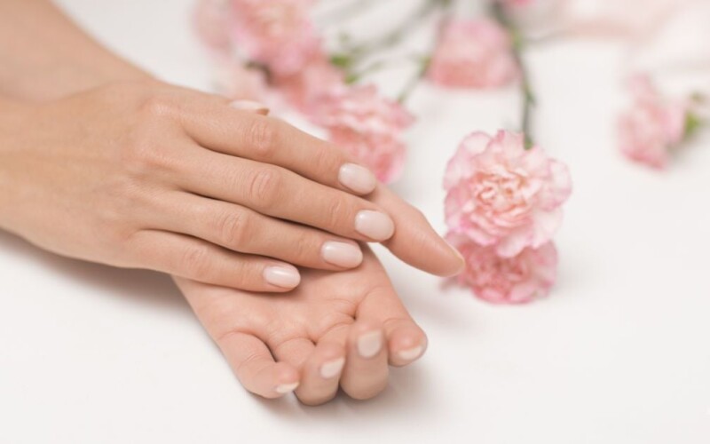 Професійний манікюр: чому потрібен догляд за нігтями та руками