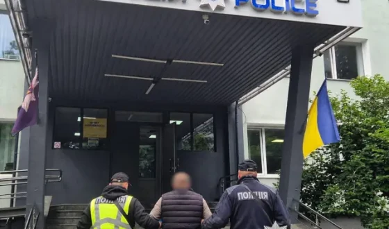 Вдарив 20 разів ножем колишню: поліцейські затримали підозрюваного в замаху на вбивство