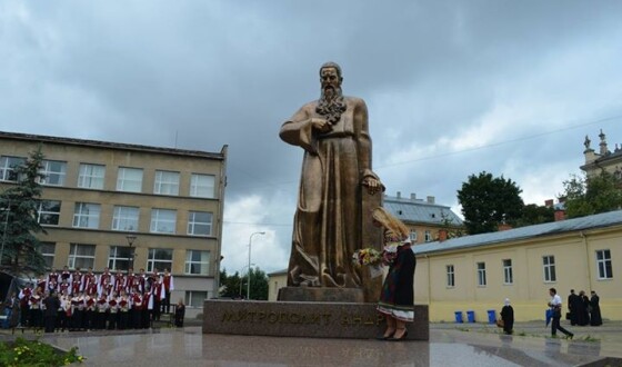 Громадськість вимагає у Садового закінчити реконструкцію площі Святого Юра