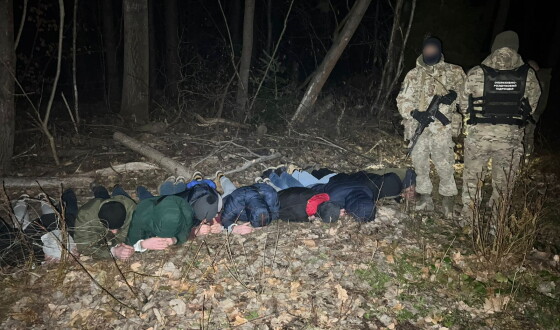 На Буковині прикордонники затримали 10 чоловіків, які пробиралися до Румунії