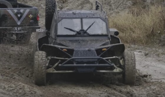 Волонтери показали новий штурмовий автомобіль для розвідників