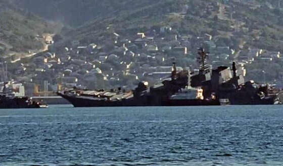 Український морський дрон-камікадзе вразив у Новоросійську БДК «Оленегорский горняк», відео