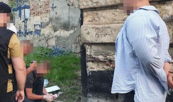 Перед судом постане шахрай, який дурив чоловіків, що бажали незаконно виїхати з України